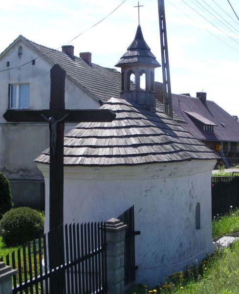 kapliczka przydrożna z 1850 r. pw. Świętego Jana Nepomucena w Skrzyszowie